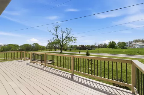 707 E Broad St, Dickson, TN 37055 photo 5