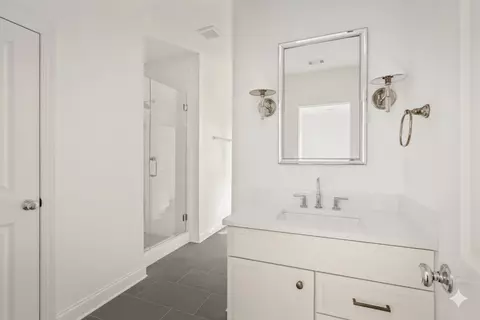 Bath - 2925 Torrence Trl, Spring Hill, TN 37174 photo 3 of 4