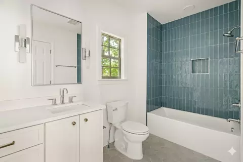 Bath - 2925 Torrence Trl, Spring Hill, TN 37174 photo 4 of 4