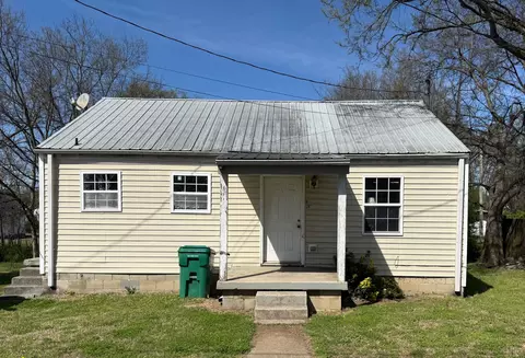 207 W Lester Ave, Lebanon, TN 37087