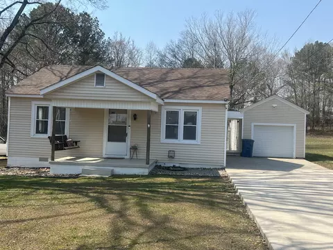 273 Washington Ave, Camden, TN 38320