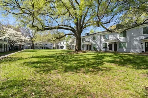 585 E Parkway Pkwy #8, Memphis, TN 38104