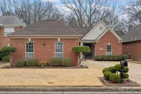 270 Fountain River Dr, Memphis, TN 38120