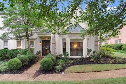 3805 Poplar Ave, Memphis, TN 38111