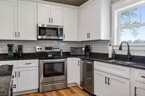 Kitchen - 132 Tenpenny Rd, Morrison, TN 37357 photo 2 of 5