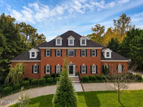 142 Center Park Ln, Oak Ridge, TN 37830