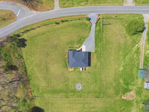 View/Area - 1502 Rock Bridge Rd, Bethpage, TN 37022 photo 2 of 8