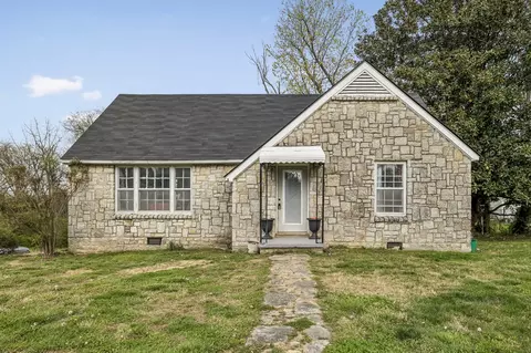 305 8th Ave S, Lewisburg, TN 37091