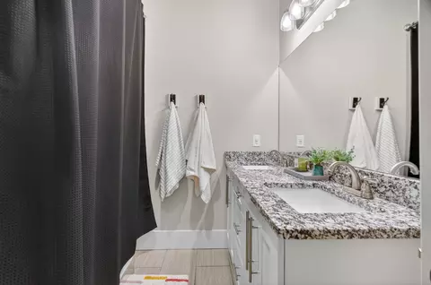 Bath - 813 5th Ave E, Springfield, TN 37172 photo 2 of 2
