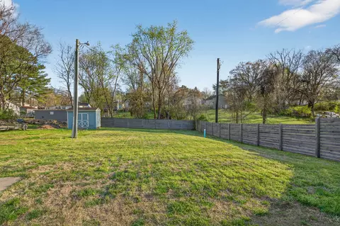 Exterior - 813 5th Ave E, Springfield, TN 37172 photo 6 of 15