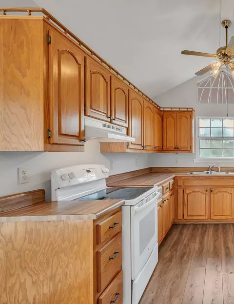 Kitchen - 2034 Wolfe Rd, White Bluff, TN 37187 photo 2 of 4