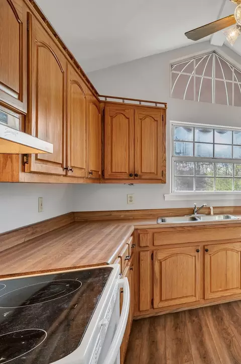 Kitchen - 2034 Wolfe Rd, White Bluff, TN 37187 photo 4 of 4