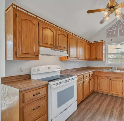 Kitchen - 2034 Wolfe Rd, White Bluff, TN 37187 photo 3 of 4