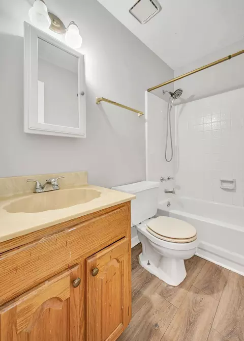 Bath - 2034 Wolfe Rd, White Bluff, TN 37187 photo 4 of 4