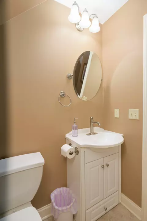 Bath - 750 Davis Spring Rd, Tullahoma, TN 37388 photo 1 of 8