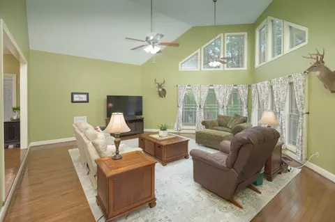 Living - 750 Davis Spring Rd, Tullahoma, TN 37388 photo 1 of 1