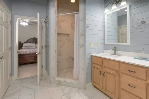 Bath - 750 Davis Spring Rd, Tullahoma, TN 37388 photo 6 of 8