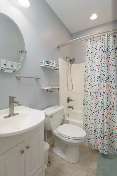 Bath - 750 Davis Spring Rd, Tullahoma, TN 37388 photo 4 of 8