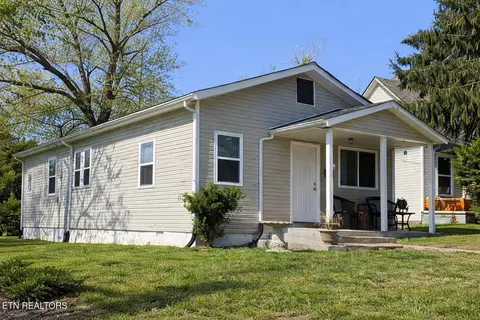 1703 Worth St, Knoxville, TN 37917