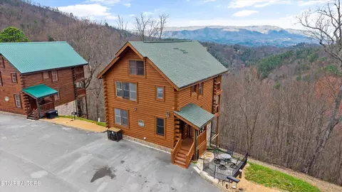 2833 White Oak Ridge Ln, Sevierville, TN 37862