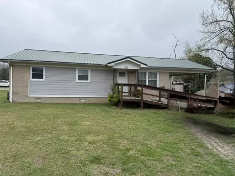 203 N Clydeton Rd N, Waverly, TN 37185
