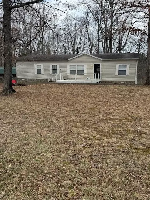 337 Sparrow Rd, Lafayette, TN 37083