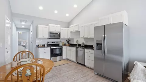 741 Kings Ln #B-9, Tullahoma, TN 37388