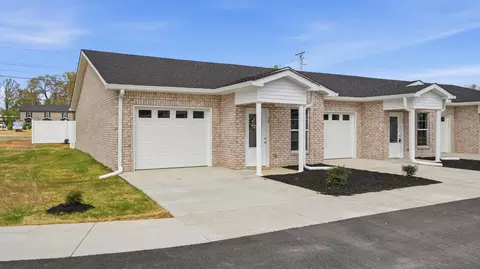 741 Kings Ln #D-16, Tullahoma, TN 37388