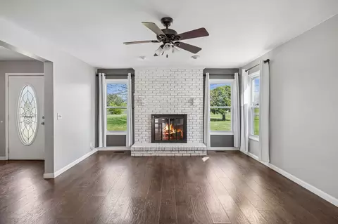Living - 104 Juniper Dr, Murfreesboro, TN 37129 photo 3 of 17