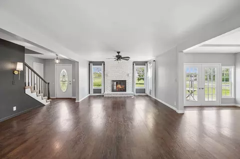 Living - 104 Juniper Dr, Murfreesboro, TN 37129 photo 2 of 17