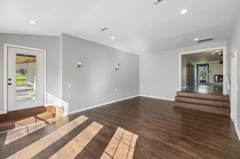 Living - 104 Juniper Dr, Murfreesboro, TN 37129 photo 17 of 17