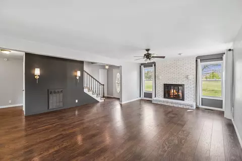 Living - 104 Juniper Dr, Murfreesboro, TN 37129 photo 5 of 17