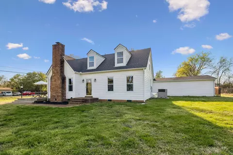 Exterior - 104 Juniper Dr, Murfreesboro, TN 37129 photo 4 of 19