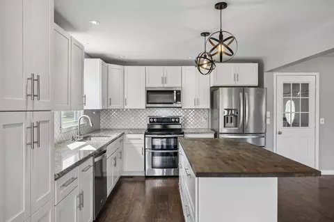 Kitchen - 104 Juniper Dr, Murfreesboro, TN 37129 photo 2 of 5
