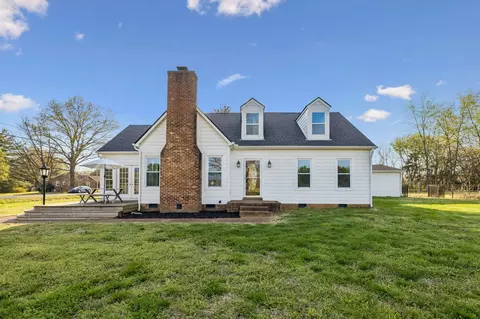 Exterior - 104 Juniper Dr, Murfreesboro, TN 37129 photo 3 of 19