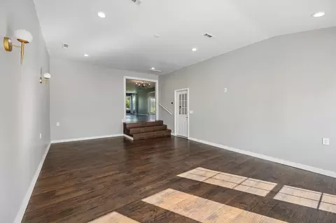 Living - 104 Juniper Dr, Murfreesboro, TN 37129 photo 14 of 17