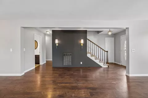 Living - 104 Juniper Dr, Murfreesboro, TN 37129 photo 7 of 17