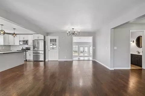 Living - 104 Juniper Dr, Murfreesboro, TN 37129 photo 8 of 17
