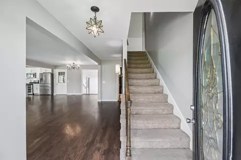 Entry Way - 104 Juniper Dr, Murfreesboro, TN 37129 photo 1 of 2
