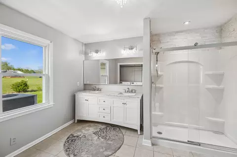 Bath - 104 Juniper Dr, Murfreesboro, TN 37129 photo 2 of 7