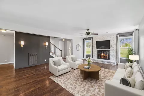 Living - 104 Juniper Dr, Murfreesboro, TN 37129 photo 4 of 17