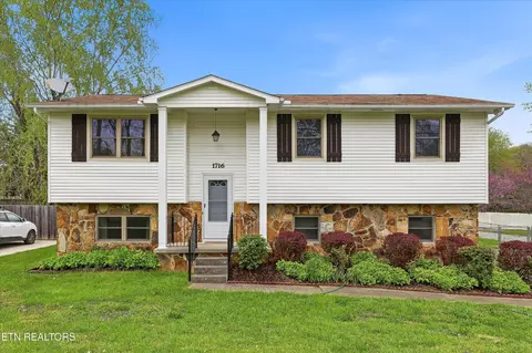 1716 Campfire Dr, Knoxville, TN 37931