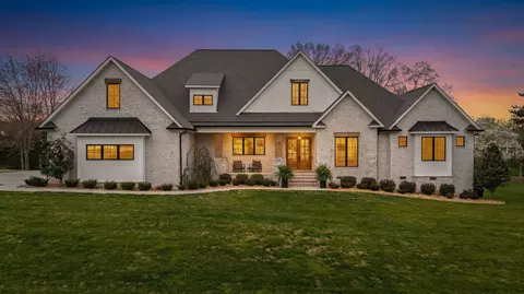 426 Brunswick Ct, Tullahoma, TN 37388