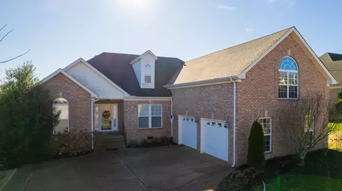 6003 Quincy Ct, La Vergne, TN 37086