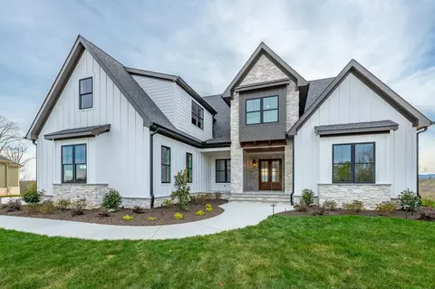1765 Restful Dr, Soddy Daisy, TN 37379