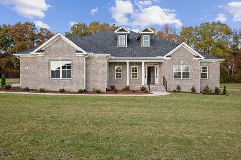 21 Hancock Branch Dr, Fayetteville, TN 37334