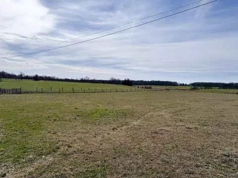 Exterior - 2100 Beacon Light Rd, Morrison, TN 37357 photo 2 of 11