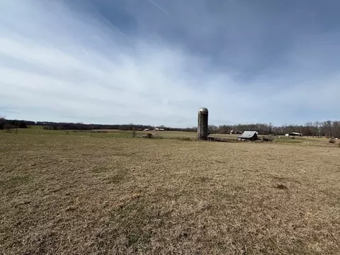 Exterior - 2100 Beacon Light Rd, Morrison, TN 37357 photo 5 of 11