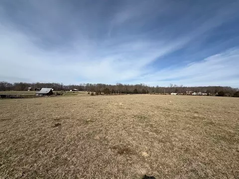 Exterior - 2100 Beacon Light Rd, Morrison, TN 37357 photo 6 of 11