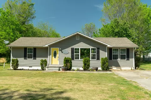 912 Barnabas St, Athens, TN 37303